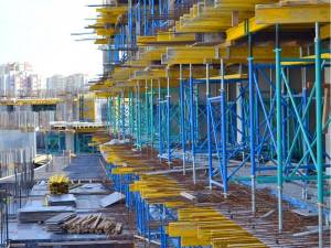 heavy duty scaffolding in construction sites and projects